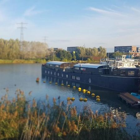 לינה וארוחת בוקר Diemerbrug Wheelhouse Euphrate Houseboat מראה חיצוני תמונה