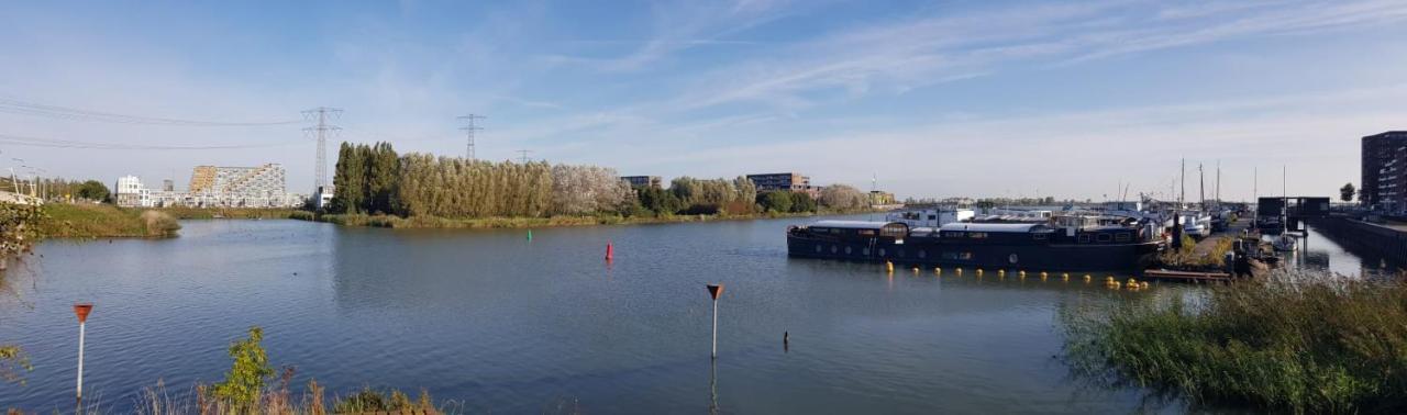 לינה וארוחת בוקר Diemerbrug Wheelhouse Euphrate Houseboat מראה חיצוני תמונה