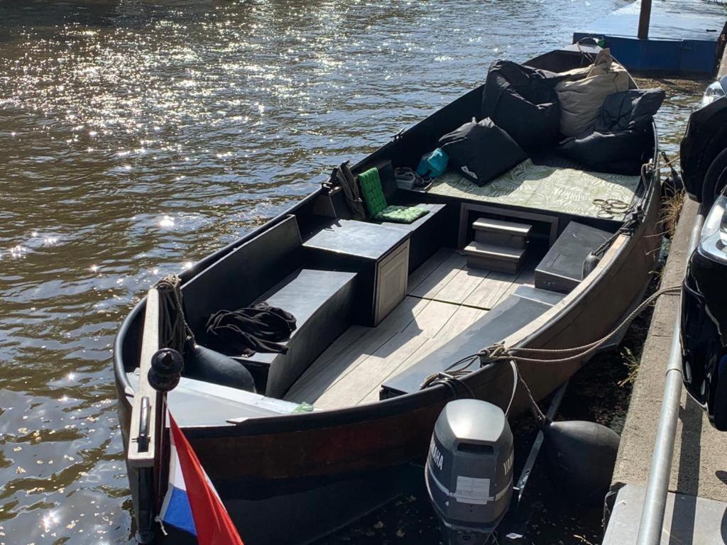 לינה וארוחת בוקר Diemerbrug Wheelhouse Euphrate Houseboat מראה חיצוני תמונה