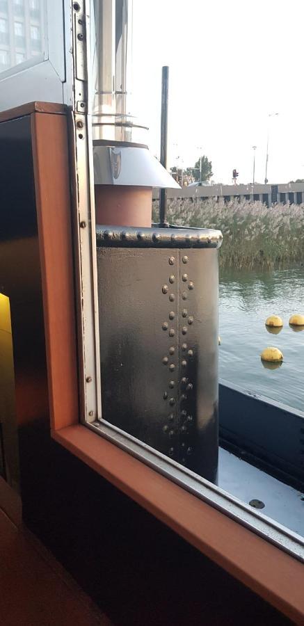 לינה וארוחת בוקר Diemerbrug Wheelhouse Euphrate Houseboat מראה חיצוני תמונה