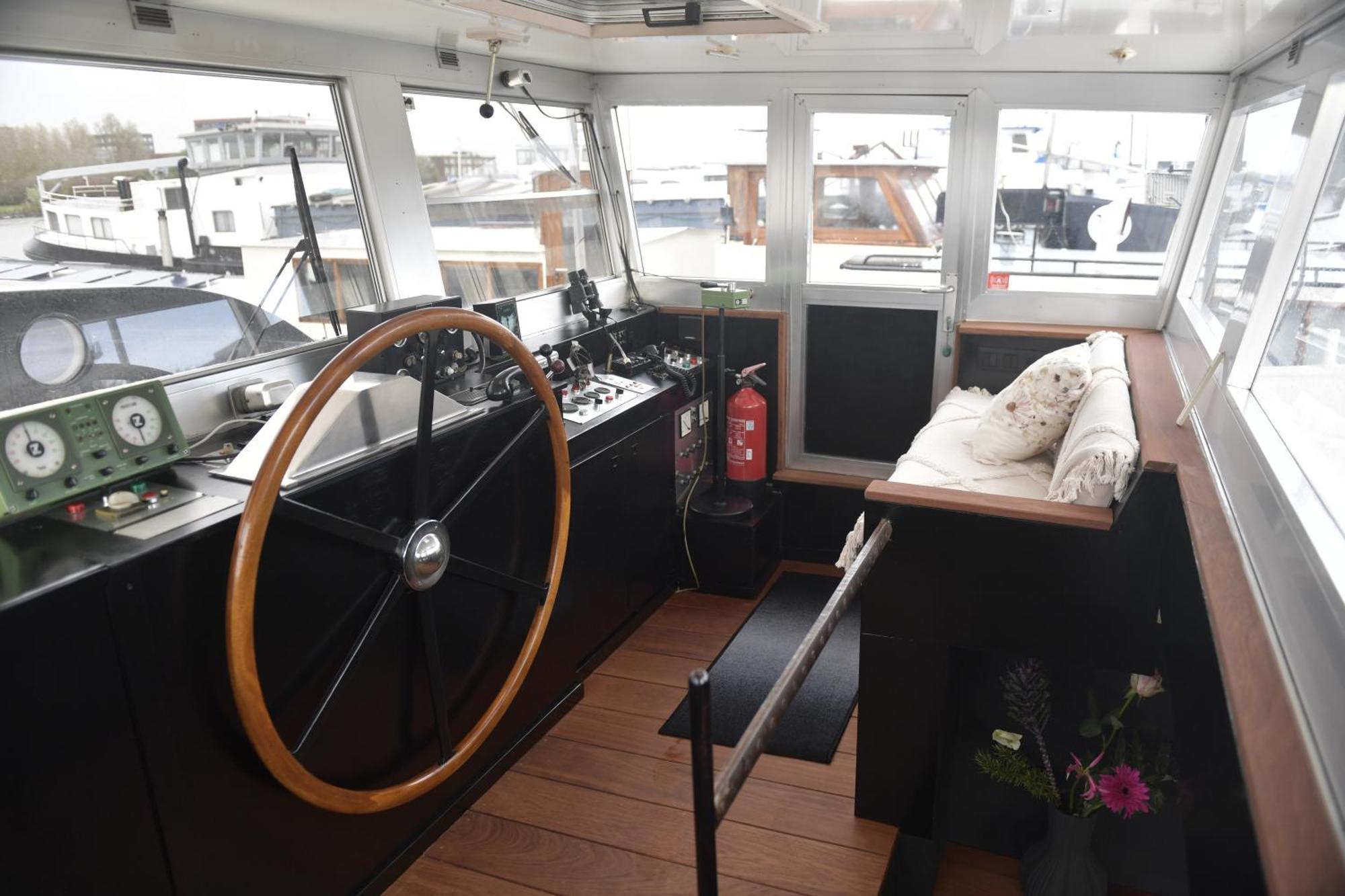 לינה וארוחת בוקר Diemerbrug Wheelhouse Euphrate Houseboat מראה חיצוני תמונה