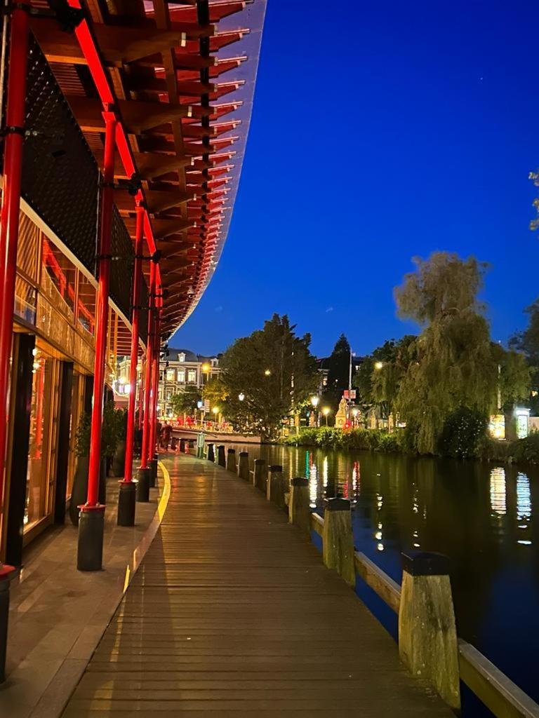 לינה וארוחת בוקר Diemerbrug Wheelhouse Euphrate Houseboat מראה חיצוני תמונה
